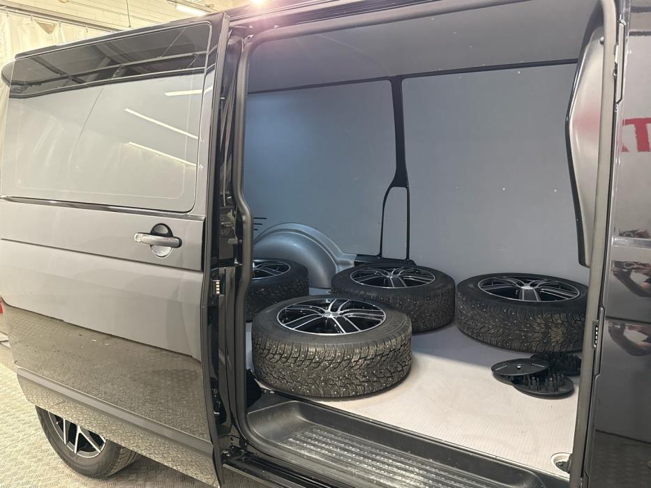 VOLKSWAGEN Transporter 2023