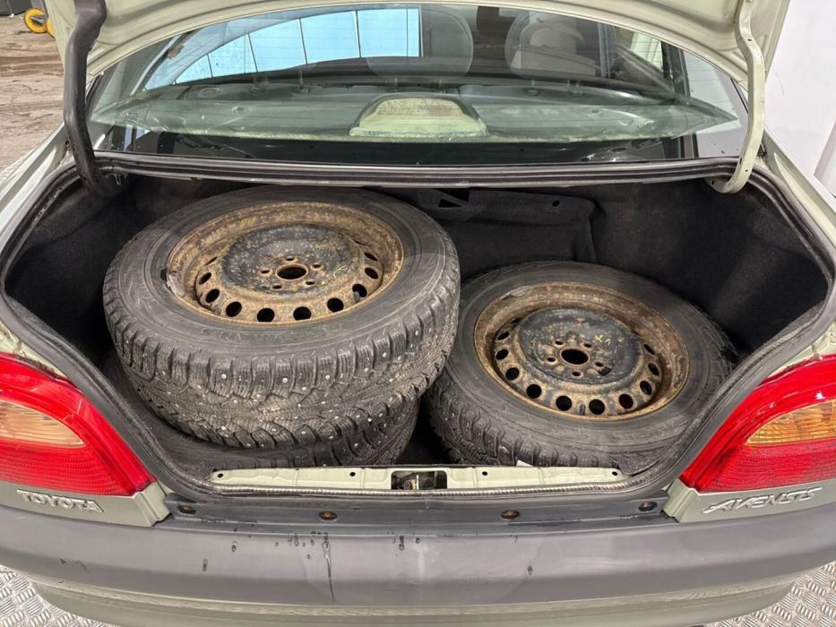 TOYOTA Avensis 2001