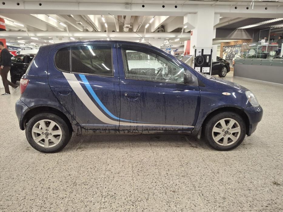 TOYOTA Yaris 2001