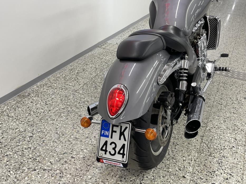 TRIUMPH ROCKET III 2006