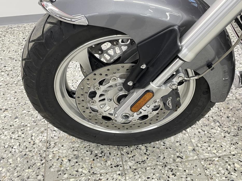 TRIUMPH ROCKET III 2006