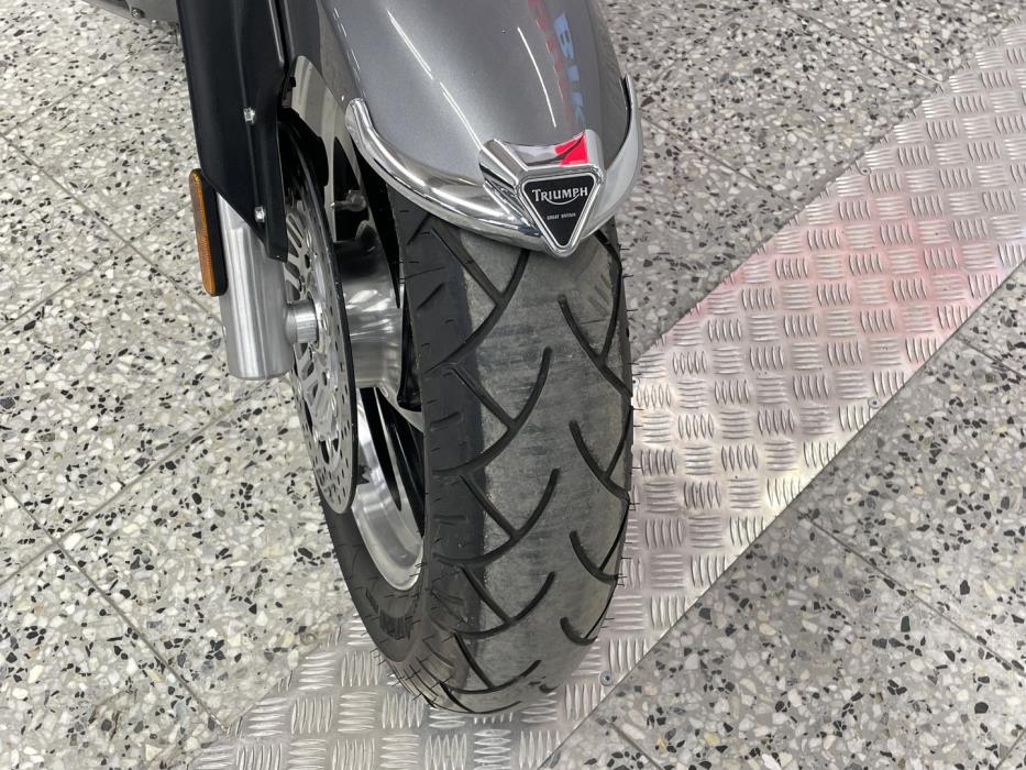 TRIUMPH ROCKET III 2006