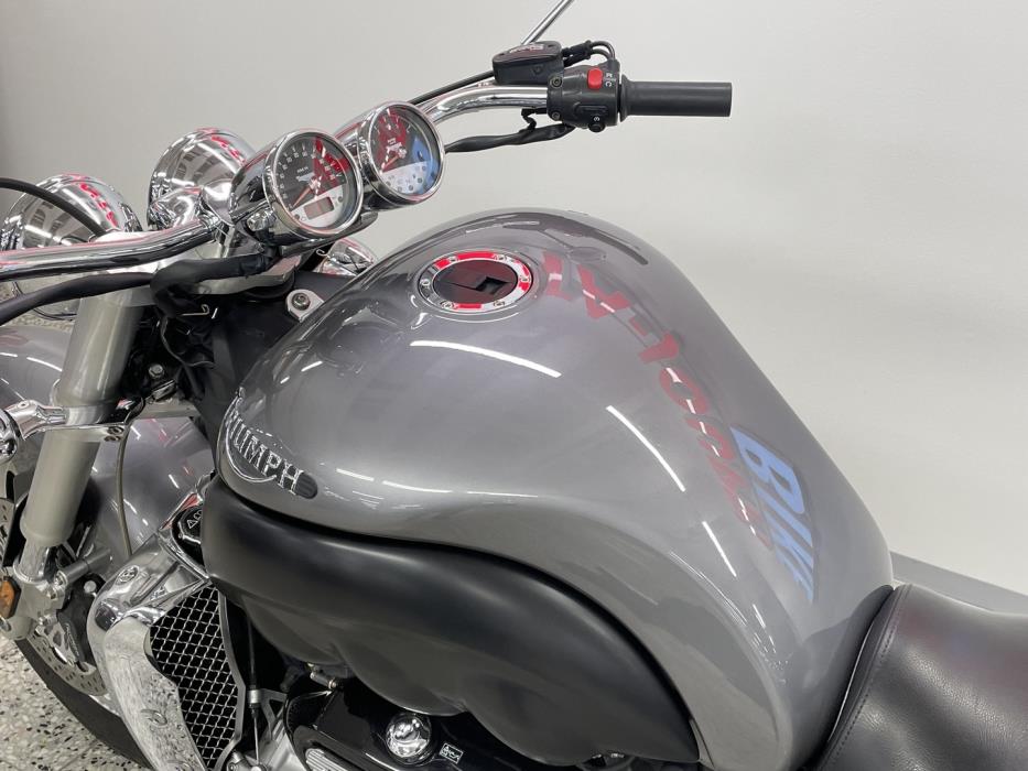 TRIUMPH ROCKET III 2006