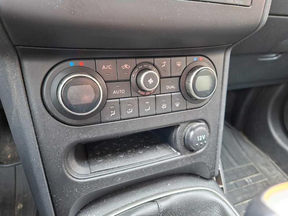 NISSAN Qashqai+2 2012