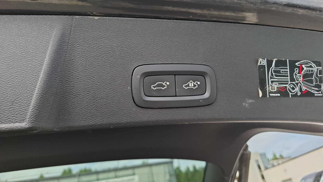 VOLVO XC40 2022