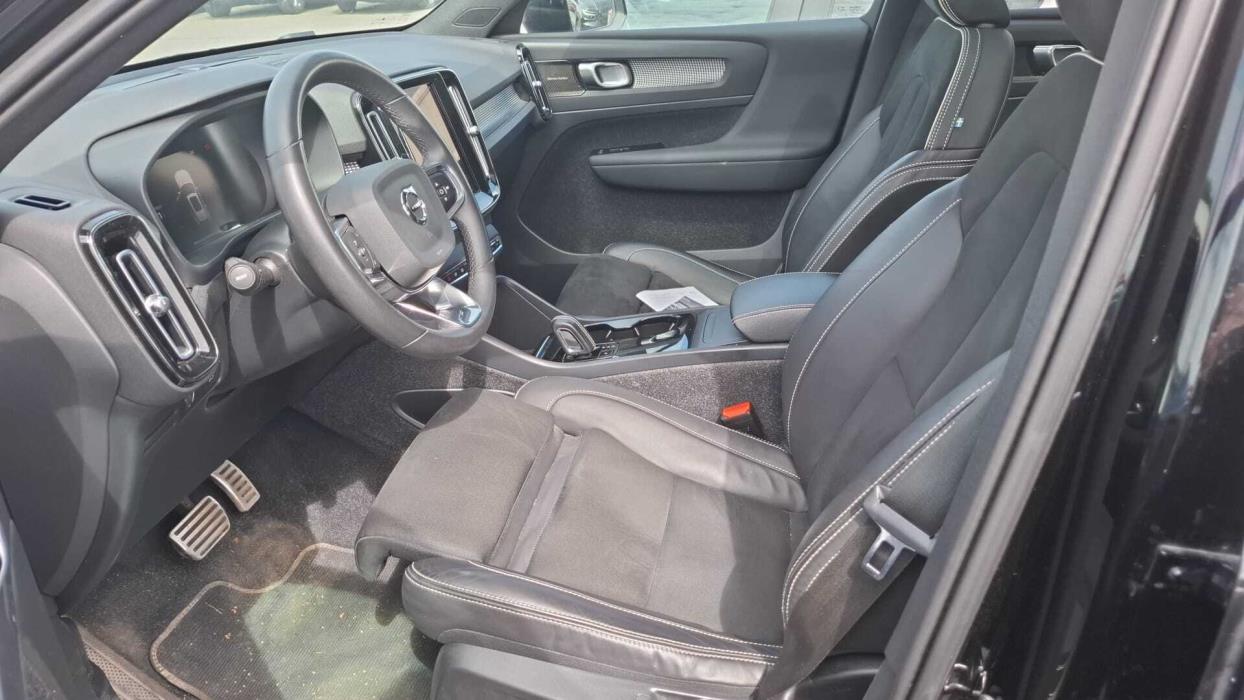 VOLVO XC40 2022