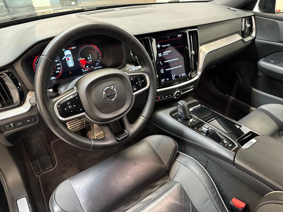 VOLVO V60 2022