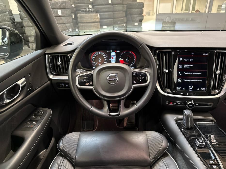 VOLVO V60 2022