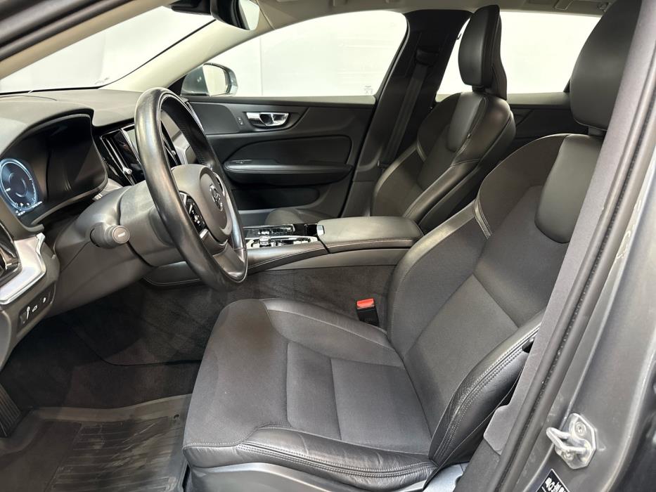 VOLVO V60 2020