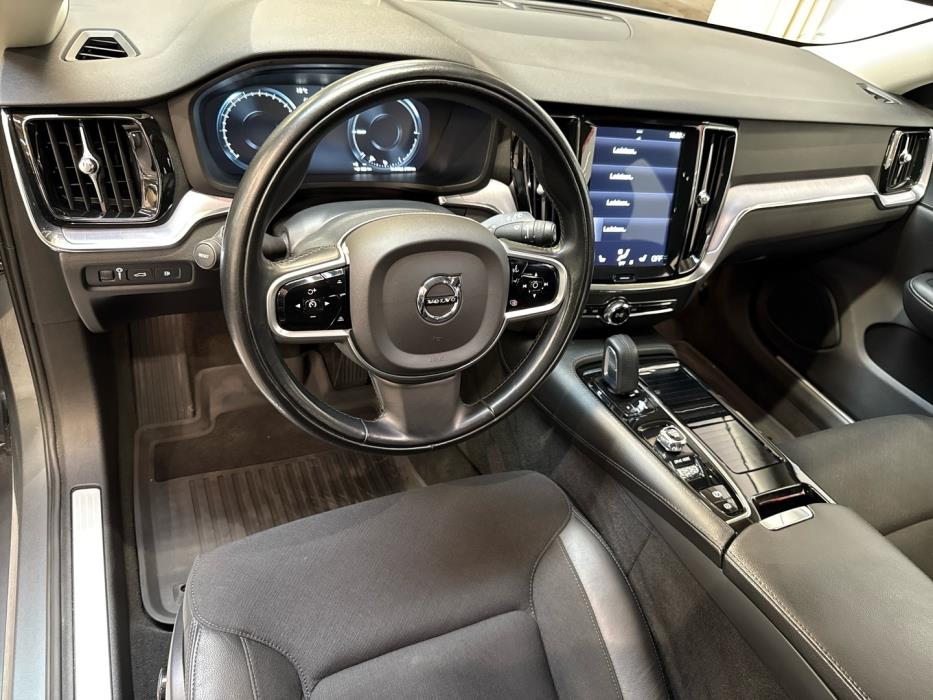 VOLVO V60 2020