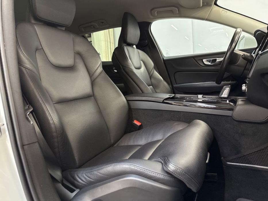 VOLVO V60 2020