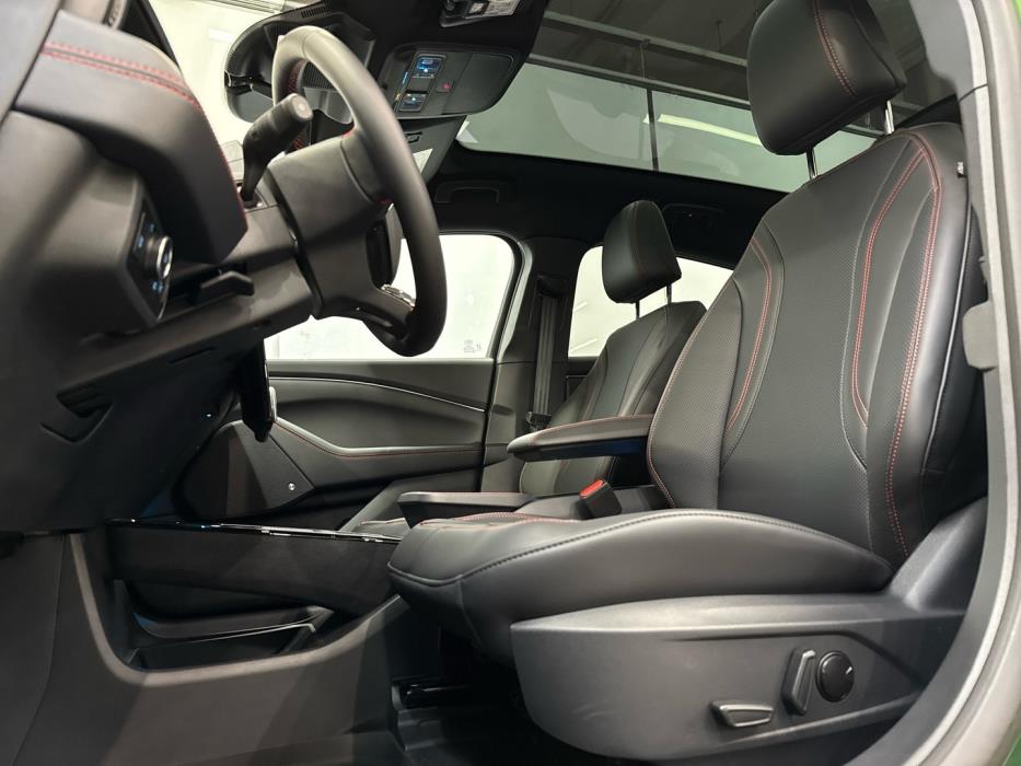 FORD Mustang Mach-E 2025