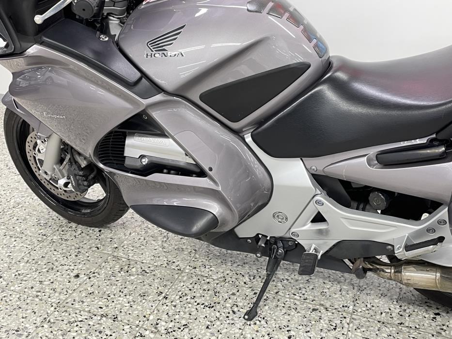 HONDA ST 2002