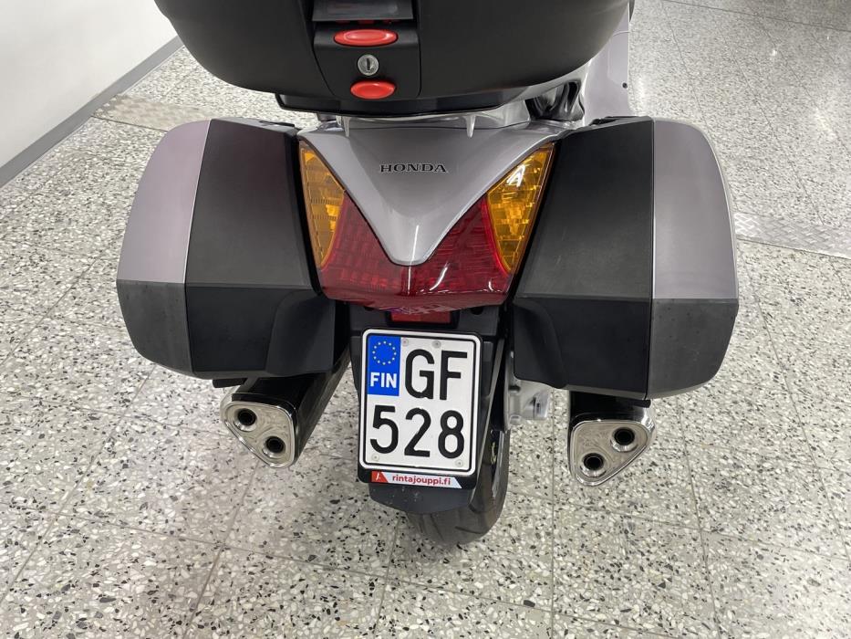 HONDA ST 2002