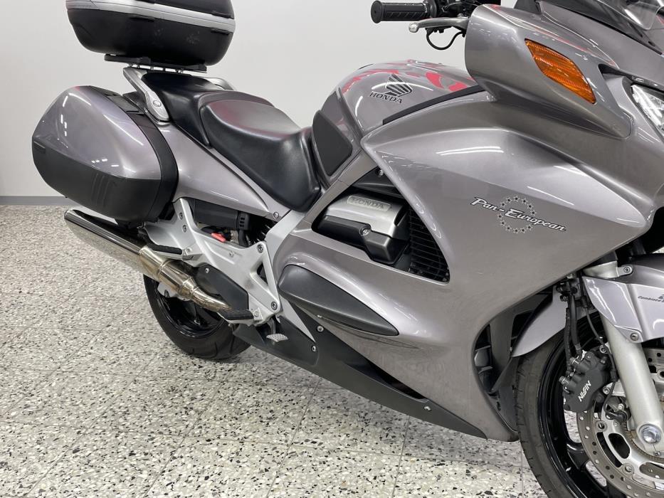 HONDA ST 2002