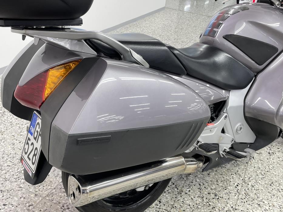 HONDA ST 2002