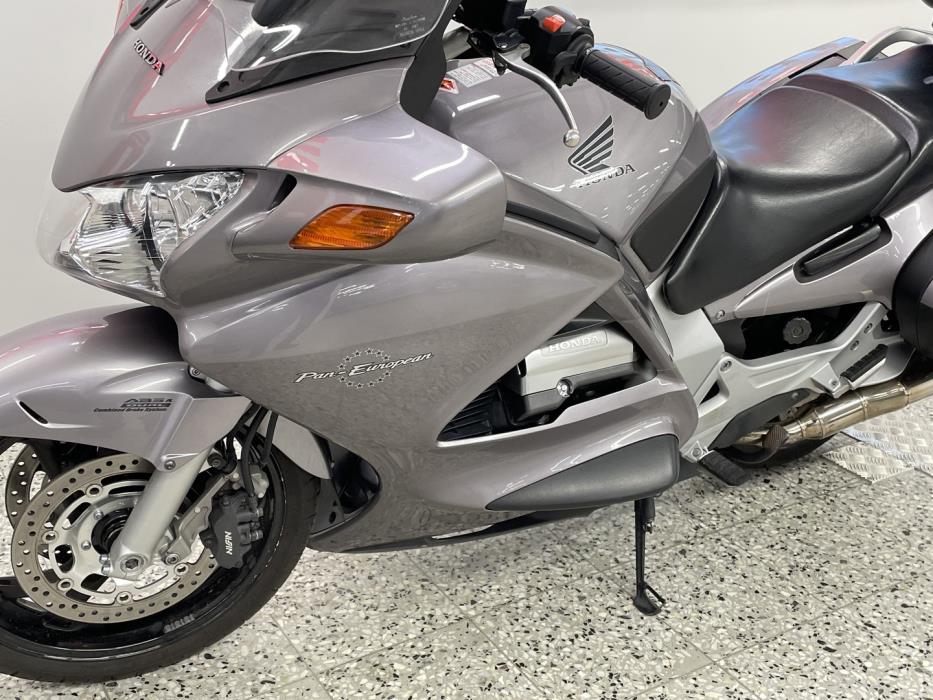HONDA ST 2002