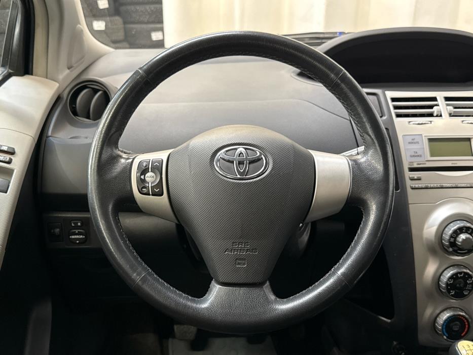 TOYOTA Yaris 2007