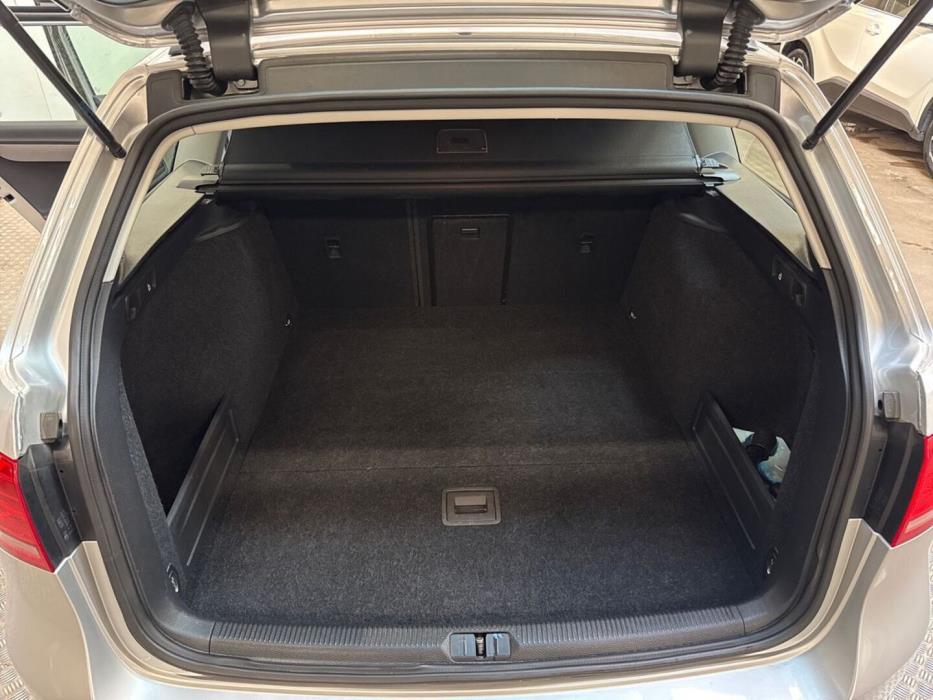 VOLKSWAGEN Passat 2011