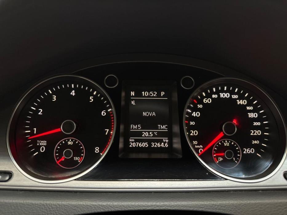 VOLKSWAGEN Passat 2011