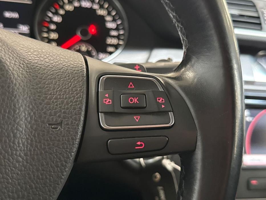 VOLKSWAGEN Passat 2011