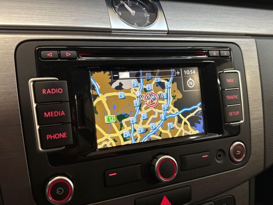 VOLKSWAGEN Passat 2011