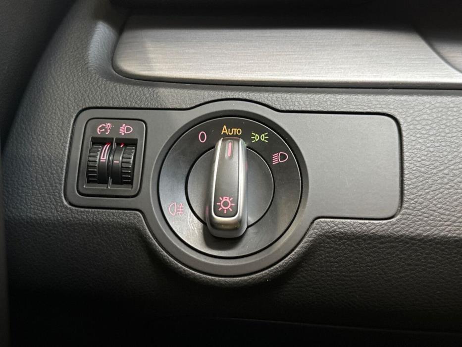 VOLKSWAGEN Passat 2011
