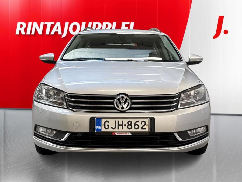 VOLKSWAGEN Passat 2011