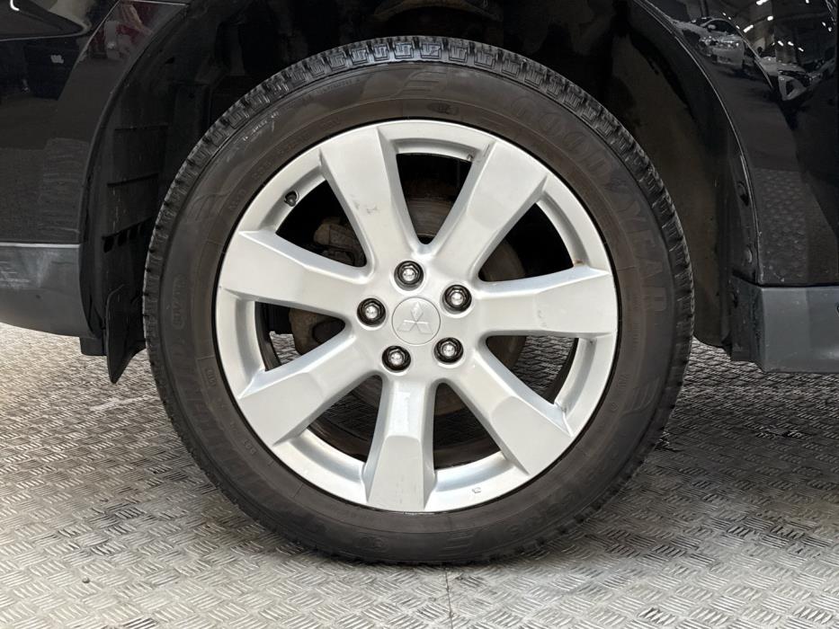 MITSUBISHI Outlander 2011