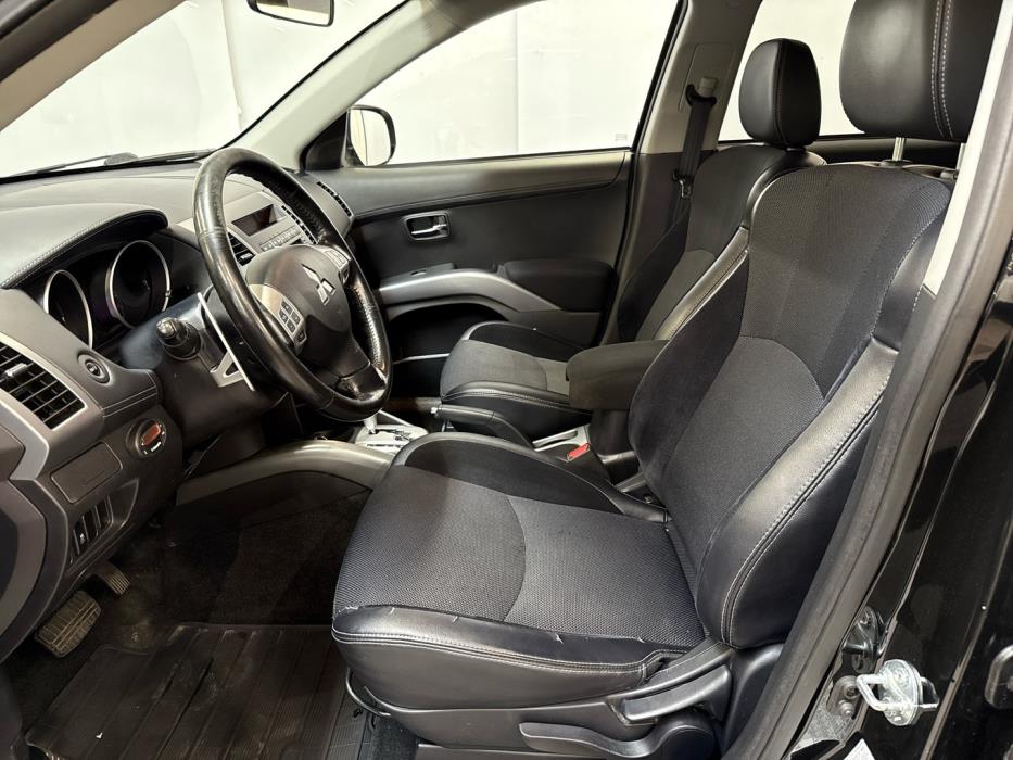 MITSUBISHI Outlander 2011