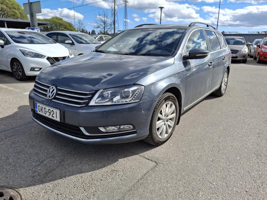 VOLKSWAGEN Passat 2011