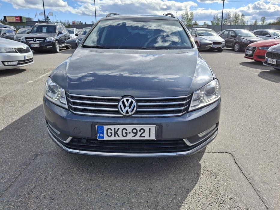 VOLKSWAGEN Passat 2011