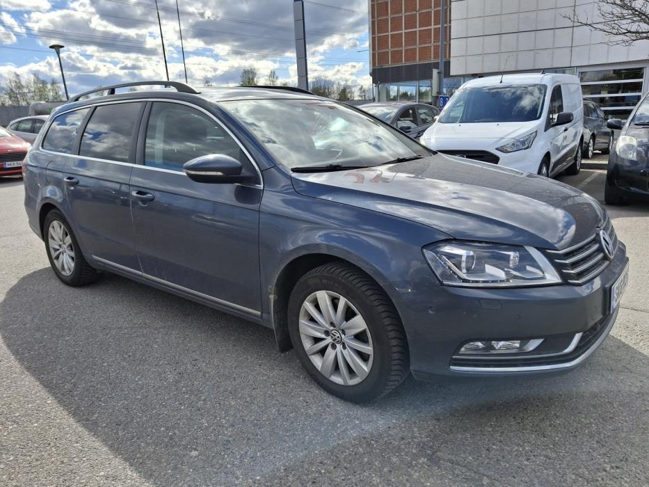 VOLKSWAGEN Passat 2011
