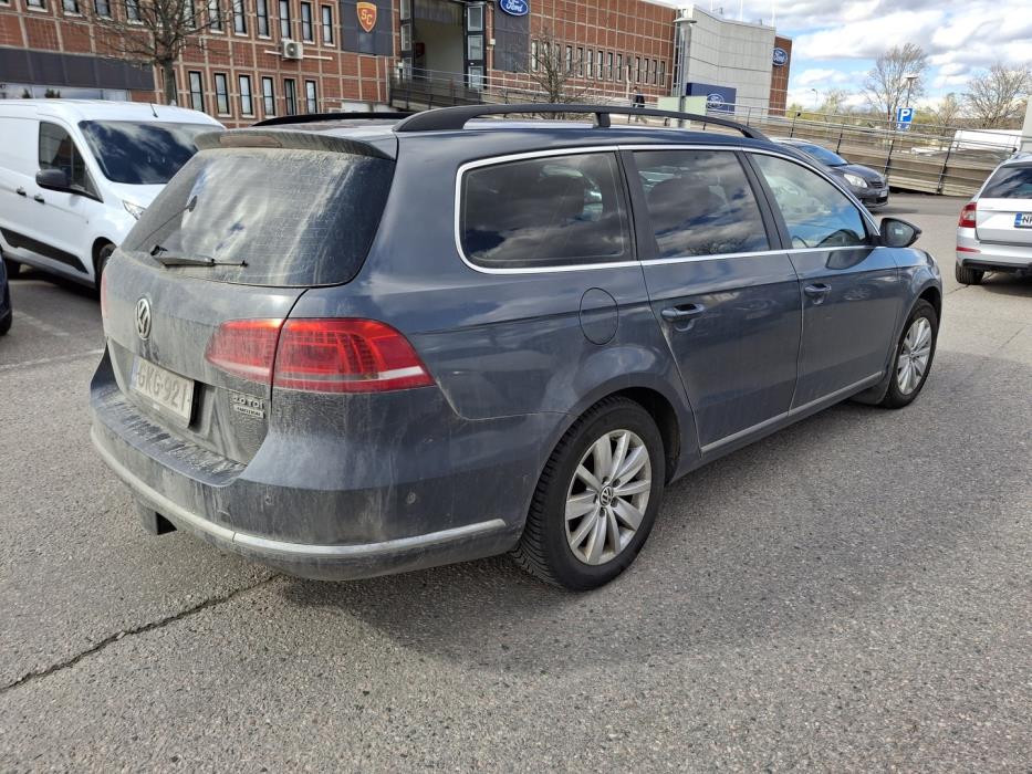 VOLKSWAGEN Passat 2011