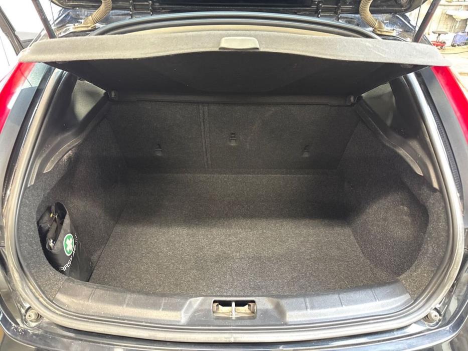 VOLVO V40 2014