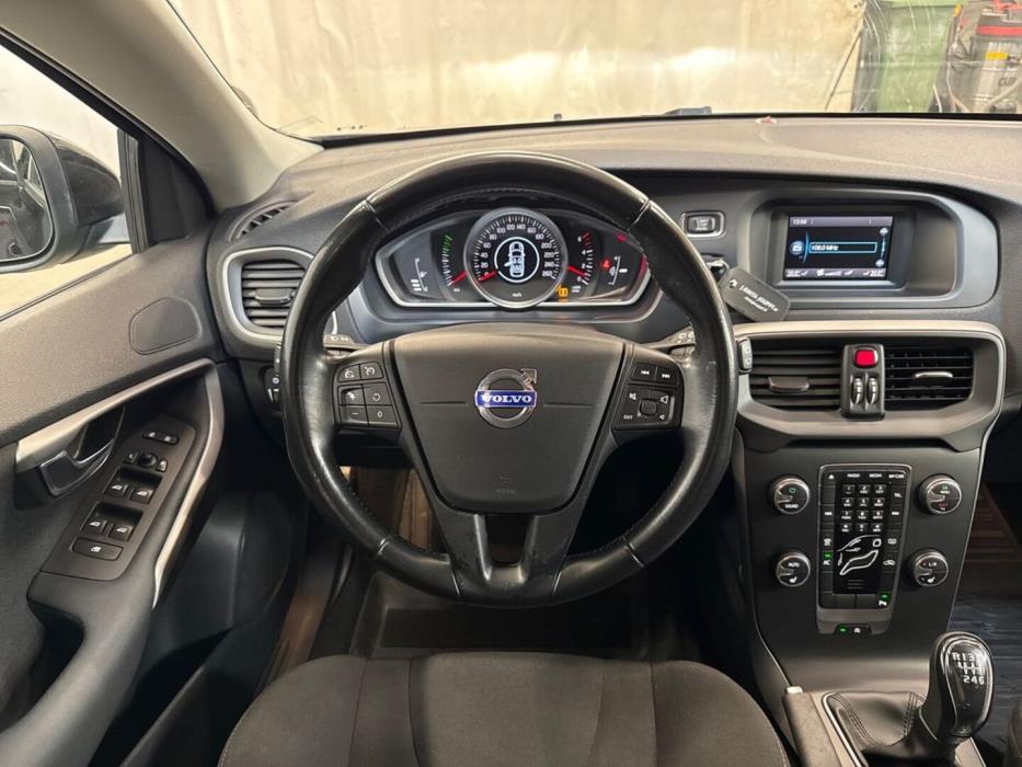 VOLVO V40 2014