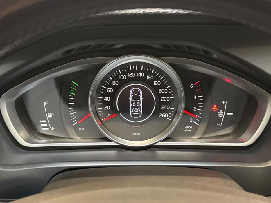 VOLVO V40 2014
