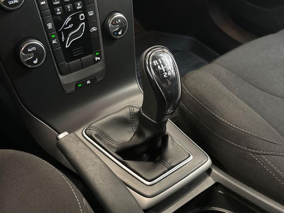 VOLVO V40 2014
