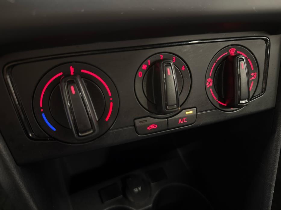 VOLKSWAGEN Polo 2015