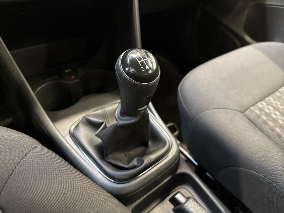 VOLKSWAGEN Polo 2015