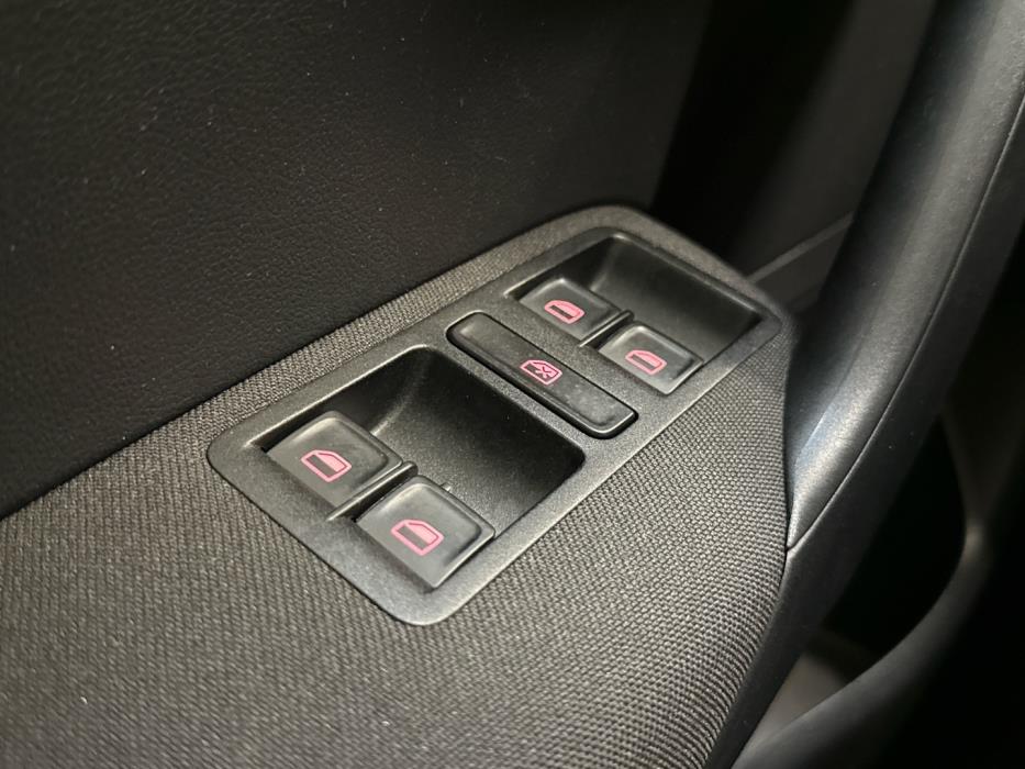 VOLKSWAGEN Polo 2015