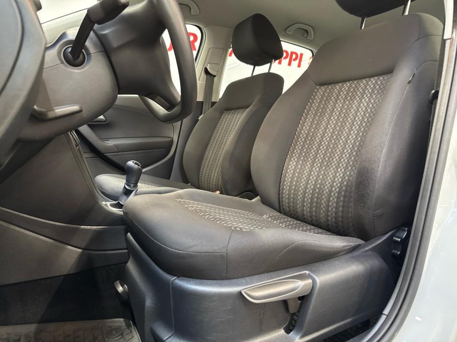 VOLKSWAGEN Polo 2015