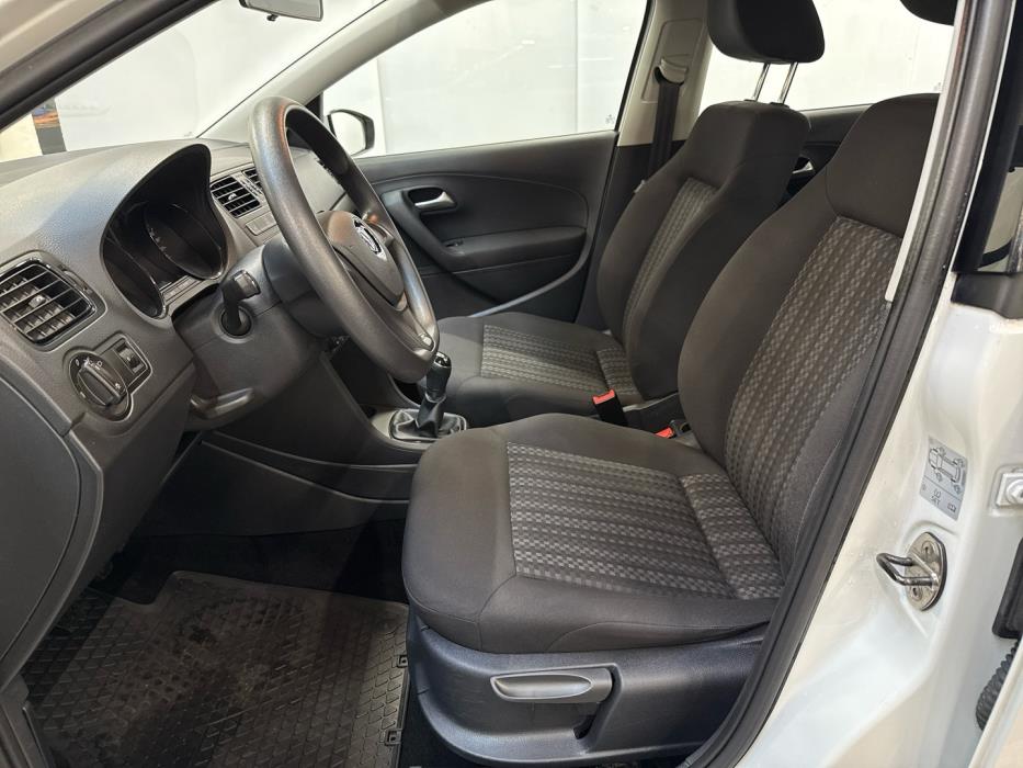 VOLKSWAGEN Polo 2015