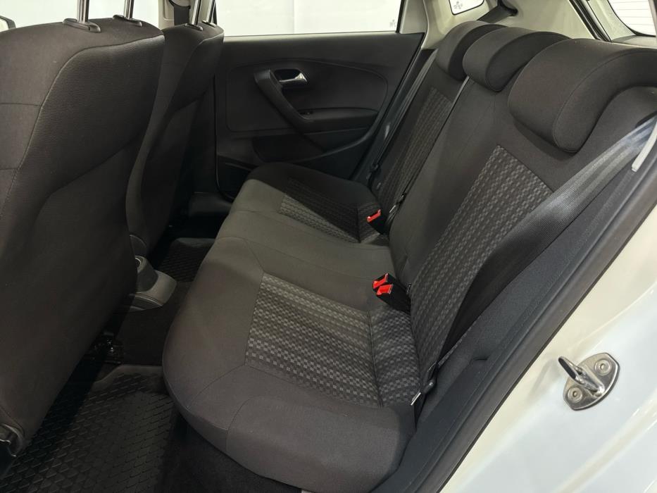 VOLKSWAGEN Polo 2015