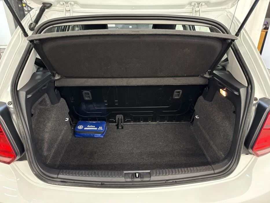 VOLKSWAGEN Polo 2015