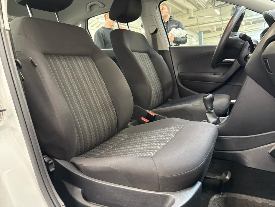 VOLKSWAGEN Polo 2015