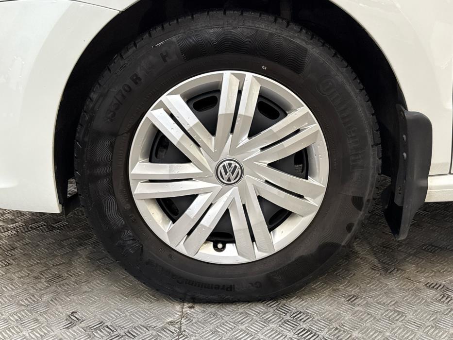 VOLKSWAGEN Polo 2015