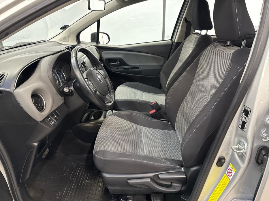 TOYOTA Yaris 2016