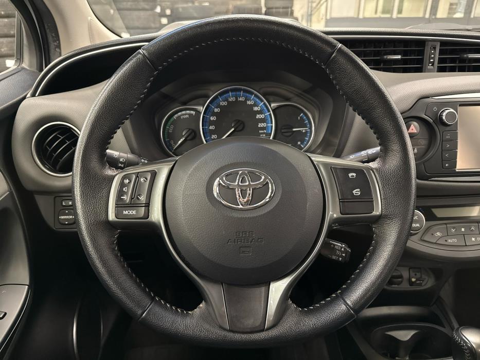 TOYOTA Yaris 2016