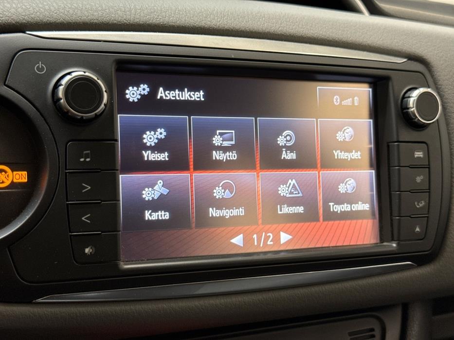 TOYOTA Yaris 2017